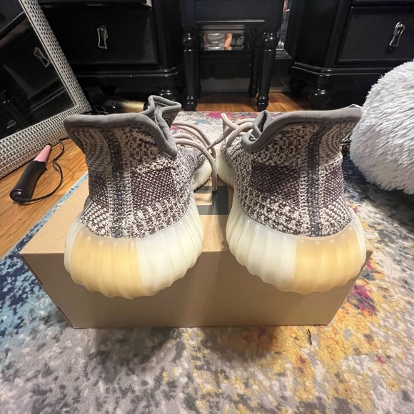 yeezys size 6.. worn once. great condition. love them but they are too big. - Picture 2 of 8